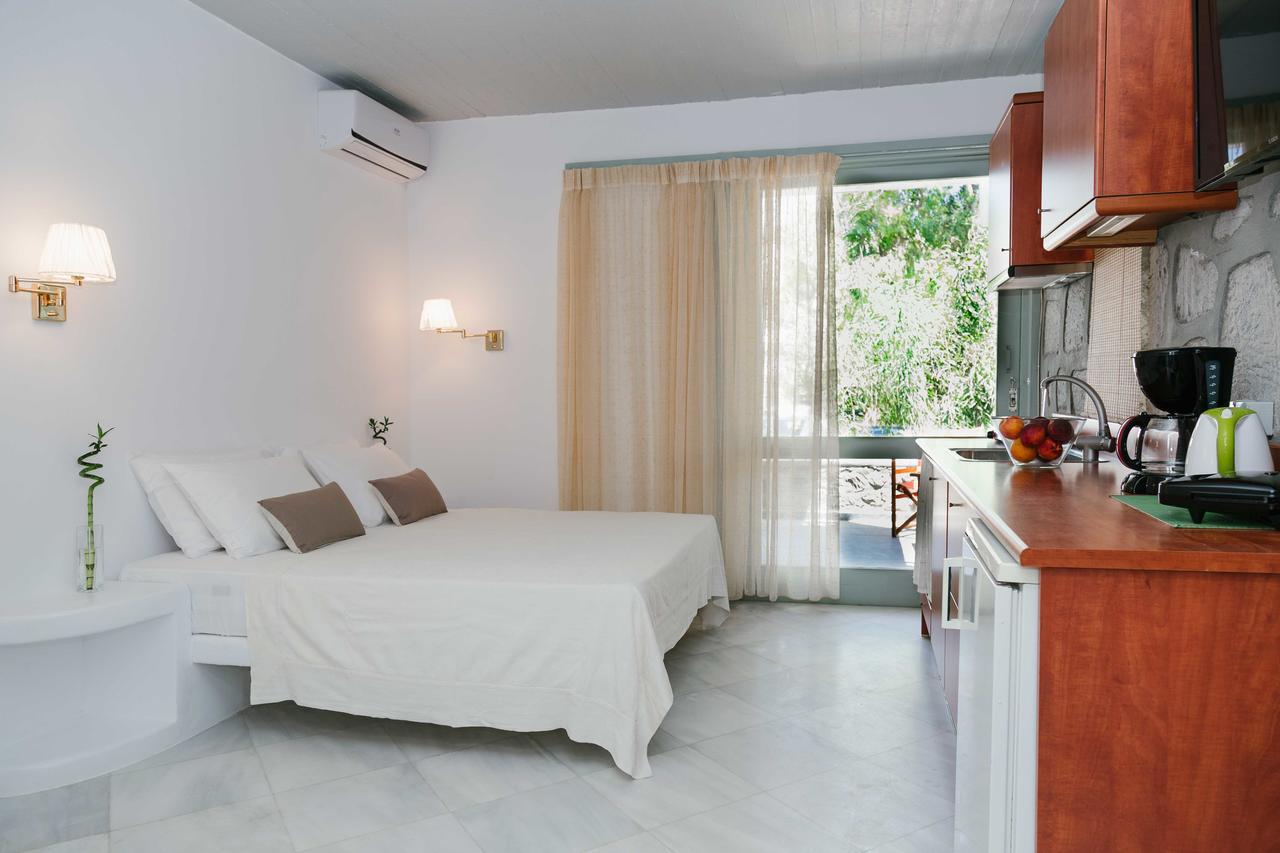 Alkithea Aparthotel Adamantas  Exterior photo
